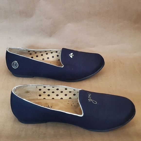 Loly in the Sky - Picture 4 of 6